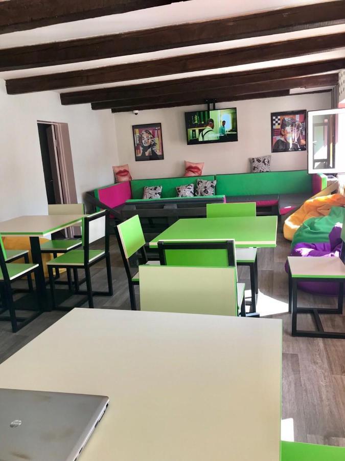 Lucky Hostel на Крещатике Киев Экстерьер фото